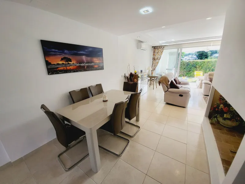 SPECTACULAR TOWNHOUSE SITUATED IN THE MUCH SOUGHT AFTER MIRAFLORES URBANISATION AND LOCATED JUST 2-3 MINUTES WALK TO THE BEACH AND WITH A WIDE RANGE OF AMENITIES RIGHT ON THE DOORSTEP.