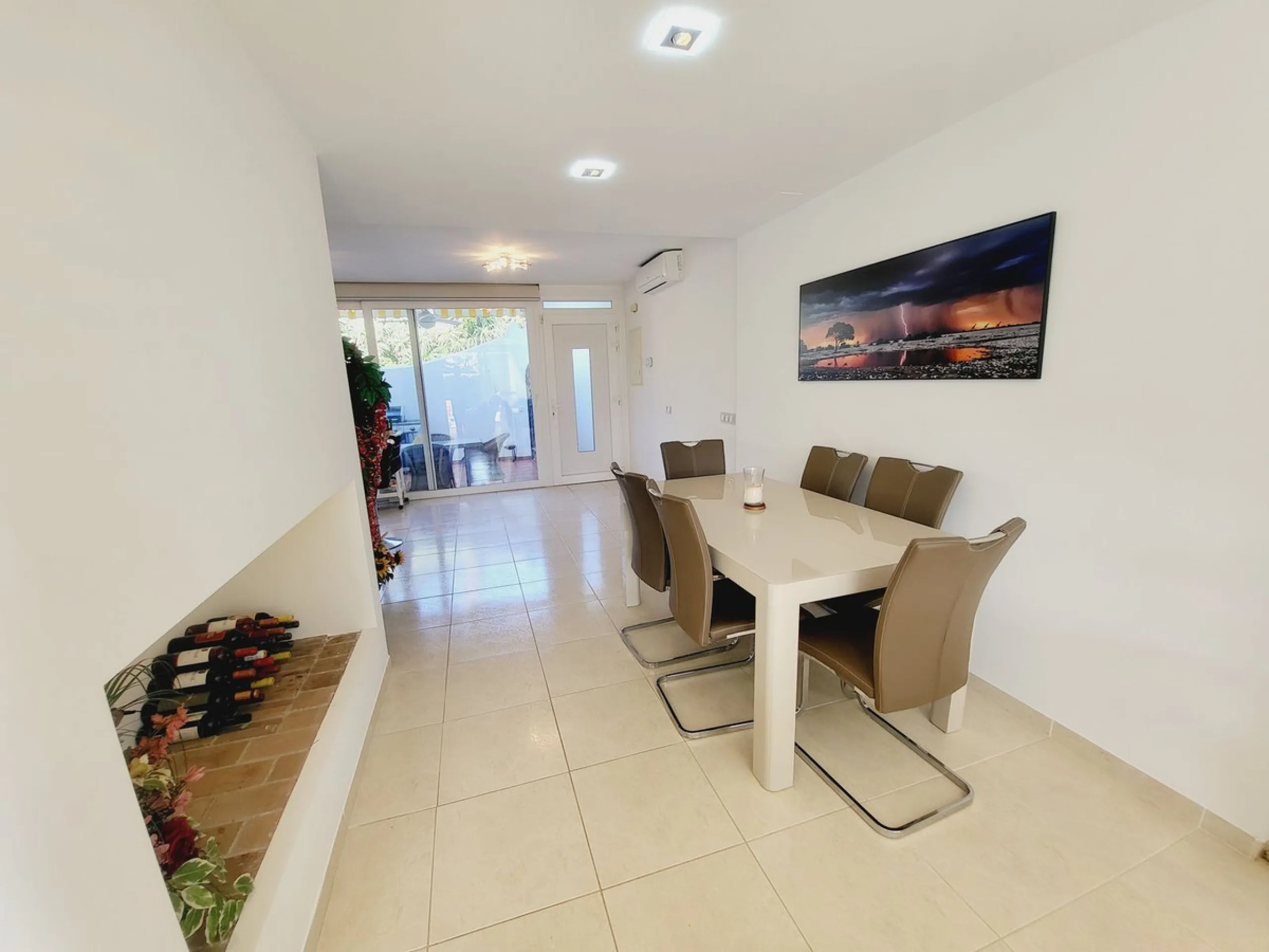 SPECTACULAR TOWNHOUSE SITUATED IN THE MUCH SOUGHT AFTER MIRAFLORES URBANISATION AND LOCATED JUST 2-3 MINUTES WALK TO THE BEACH AND WITH A WIDE RANGE OF AMENITIES RIGHT ON THE DOORSTEP.