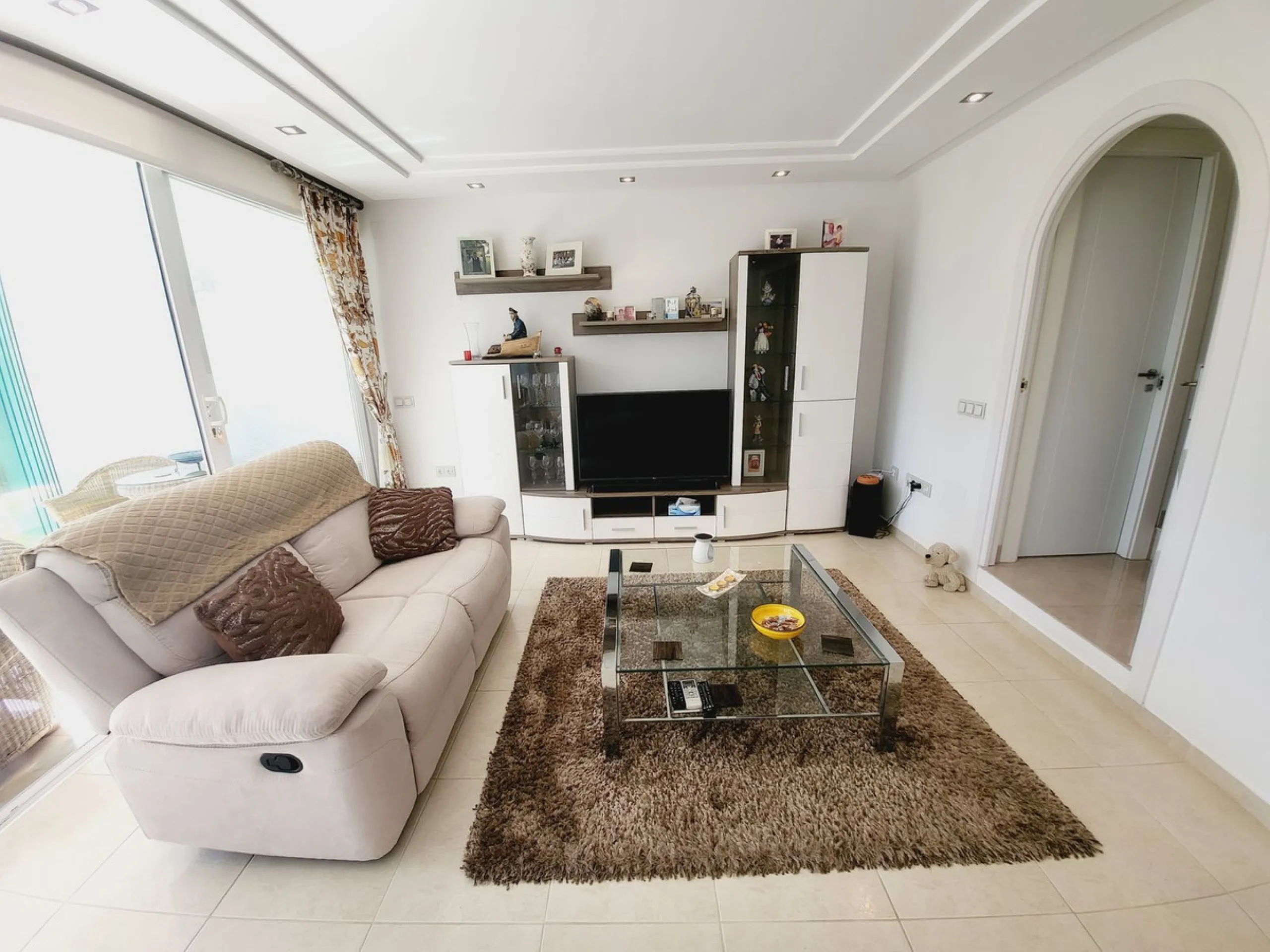 SPECTACULAR TOWNHOUSE SITUATED IN THE MUCH SOUGHT AFTER MIRAFLORES URBANISATION AND LOCATED JUST 2-3 MINUTES WALK TO THE BEACH AND WITH A WIDE RANGE OF AMENITIES RIGHT ON THE DOORSTEP.