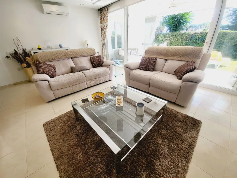 SPECTACULAR TOWNHOUSE SITUATED IN THE MUCH SOUGHT AFTER MIRAFLORES URBANISATION AND LOCATED JUST 2-3 MINUTES WALK TO THE BEACH AND WITH A WIDE RANGE OF AMENITIES RIGHT ON THE DOORSTEP.