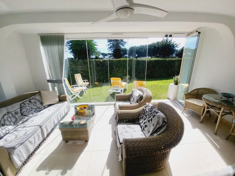 SPECTACULAR TOWNHOUSE SITUATED IN THE MUCH SOUGHT AFTER MIRAFLORES URBANISATION AND LOCATED JUST 2-3 MINUTES WALK TO THE BEACH AND WITH A WIDE RANGE OF AMENITIES RIGHT ON THE DOORSTEP.