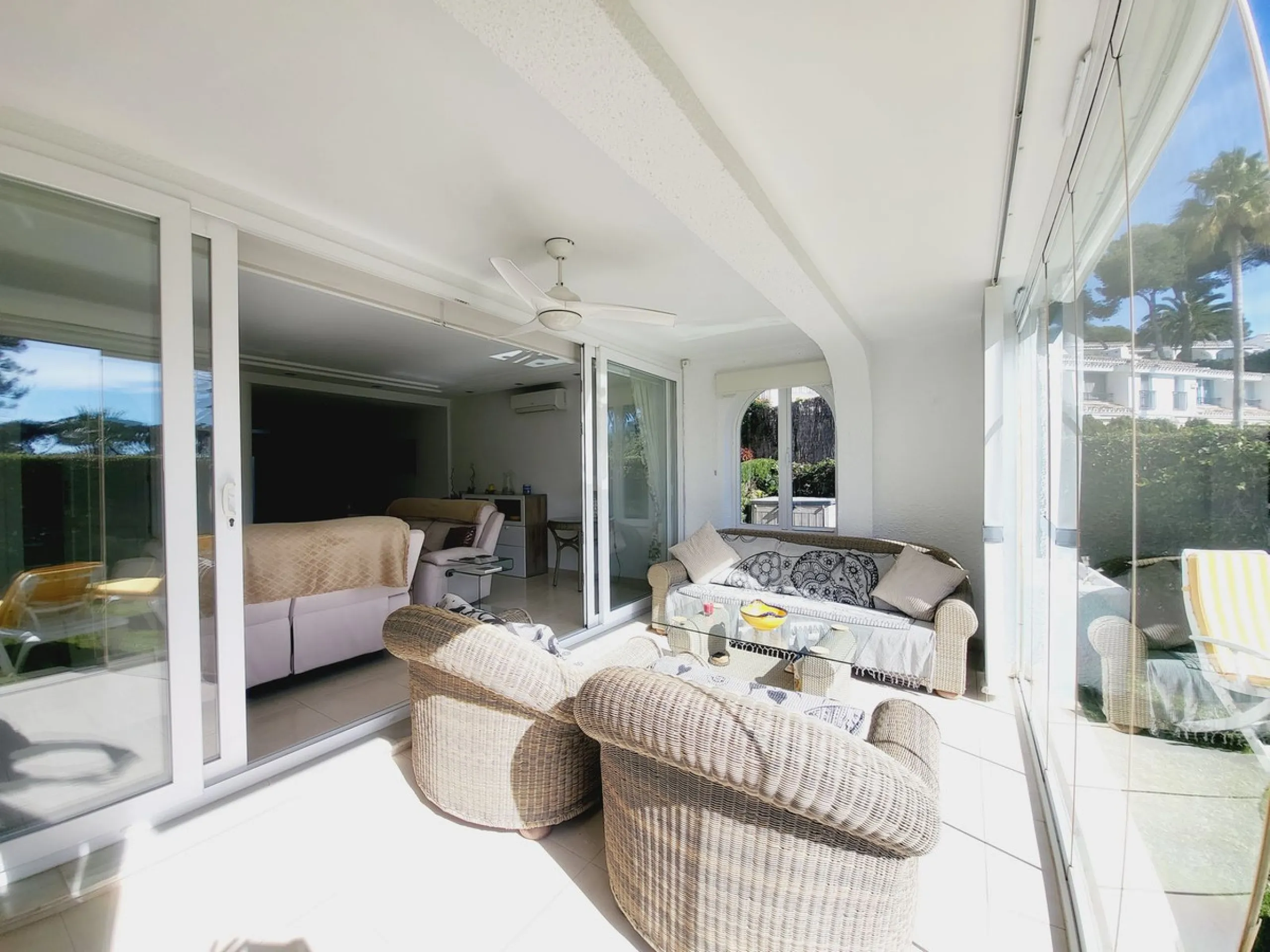 SPECTACULAR TOWNHOUSE SITUATED IN THE MUCH SOUGHT AFTER MIRAFLORES URBANISATION AND LOCATED JUST 2-3 MINUTES WALK TO THE BEACH AND WITH A WIDE RANGE OF AMENITIES RIGHT ON THE DOORSTEP.