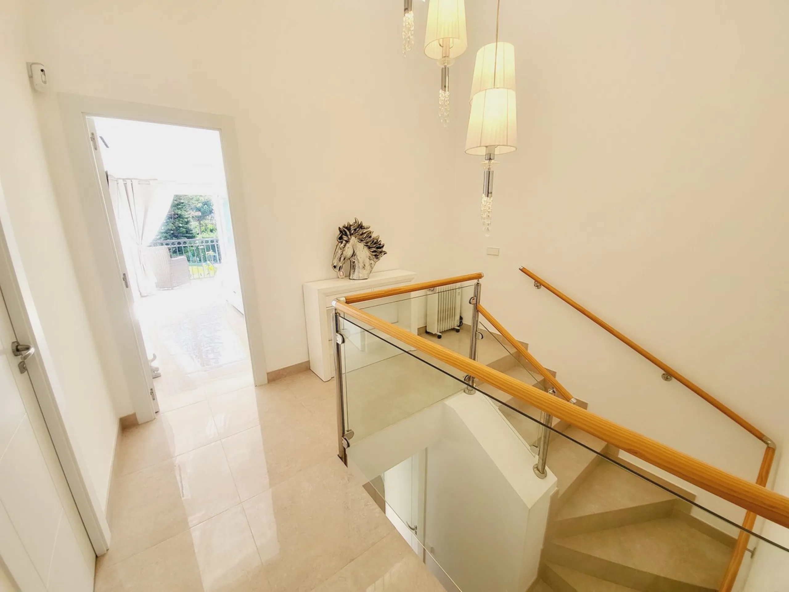 SPECTACULAR TOWNHOUSE SITUATED IN THE MUCH SOUGHT AFTER MIRAFLORES URBANISATION AND LOCATED JUST 2-3 MINUTES WALK TO THE BEACH AND WITH A WIDE RANGE OF AMENITIES RIGHT ON THE DOORSTEP.