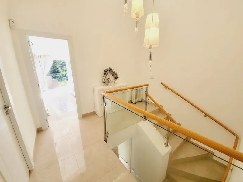 SPECTACULAR TOWNHOUSE SITUATED IN THE MUCH SOUGHT AFTER MIRAFLORES URBANISATION AND LOCATED JUST 2-3 MINUTES WALK TO THE BEACH AND WITH A WIDE RANGE OF AMENITIES RIGHT ON THE DOORSTEP.