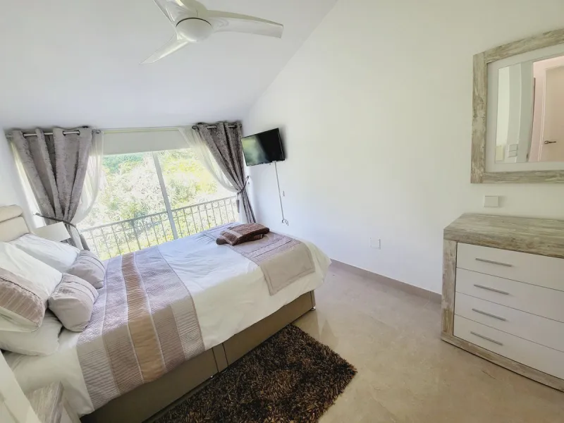 SPECTACULAR TOWNHOUSE SITUATED IN THE MUCH SOUGHT AFTER MIRAFLORES URBANISATION AND LOCATED JUST 2-3 MINUTES WALK TO THE BEACH AND WITH A WIDE RANGE OF AMENITIES RIGHT ON THE DOORSTEP.