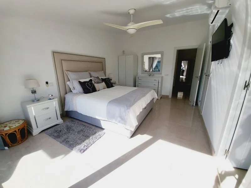 SPECTACULAR TOWNHOUSE SITUATED IN THE MUCH SOUGHT AFTER MIRAFLORES URBANISATION AND LOCATED JUST 2-3 MINUTES WALK TO THE BEACH AND WITH A WIDE RANGE OF AMENITIES RIGHT ON THE DOORSTEP.