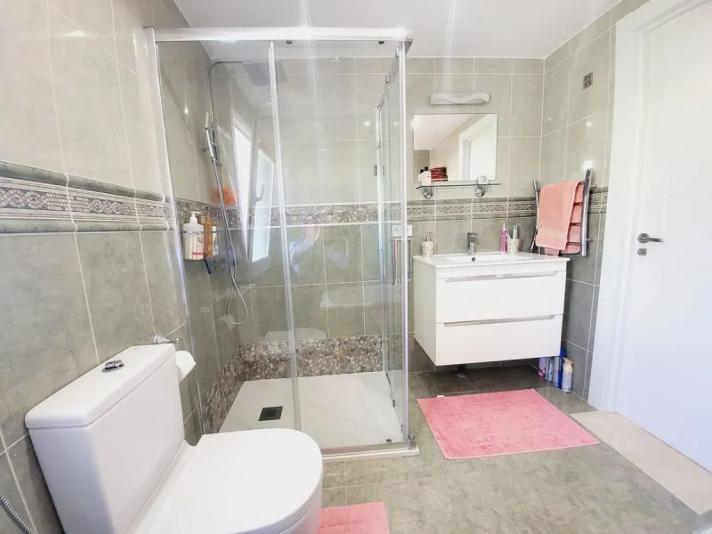 SPECTACULAR TOWNHOUSE SITUATED IN THE MUCH SOUGHT AFTER MIRAFLORES URBANISATION AND LOCATED JUST 2-3 MINUTES WALK TO THE BEACH AND WITH A WIDE RANGE OF AMENITIES RIGHT ON THE DOORSTEP.