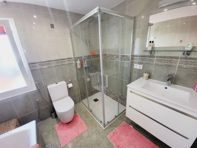 SPECTACULAR TOWNHOUSE SITUATED IN THE MUCH SOUGHT AFTER MIRAFLORES URBANISATION AND LOCATED JUST 2-3 MINUTES WALK TO THE BEACH AND WITH A WIDE RANGE OF AMENITIES RIGHT ON THE DOORSTEP.