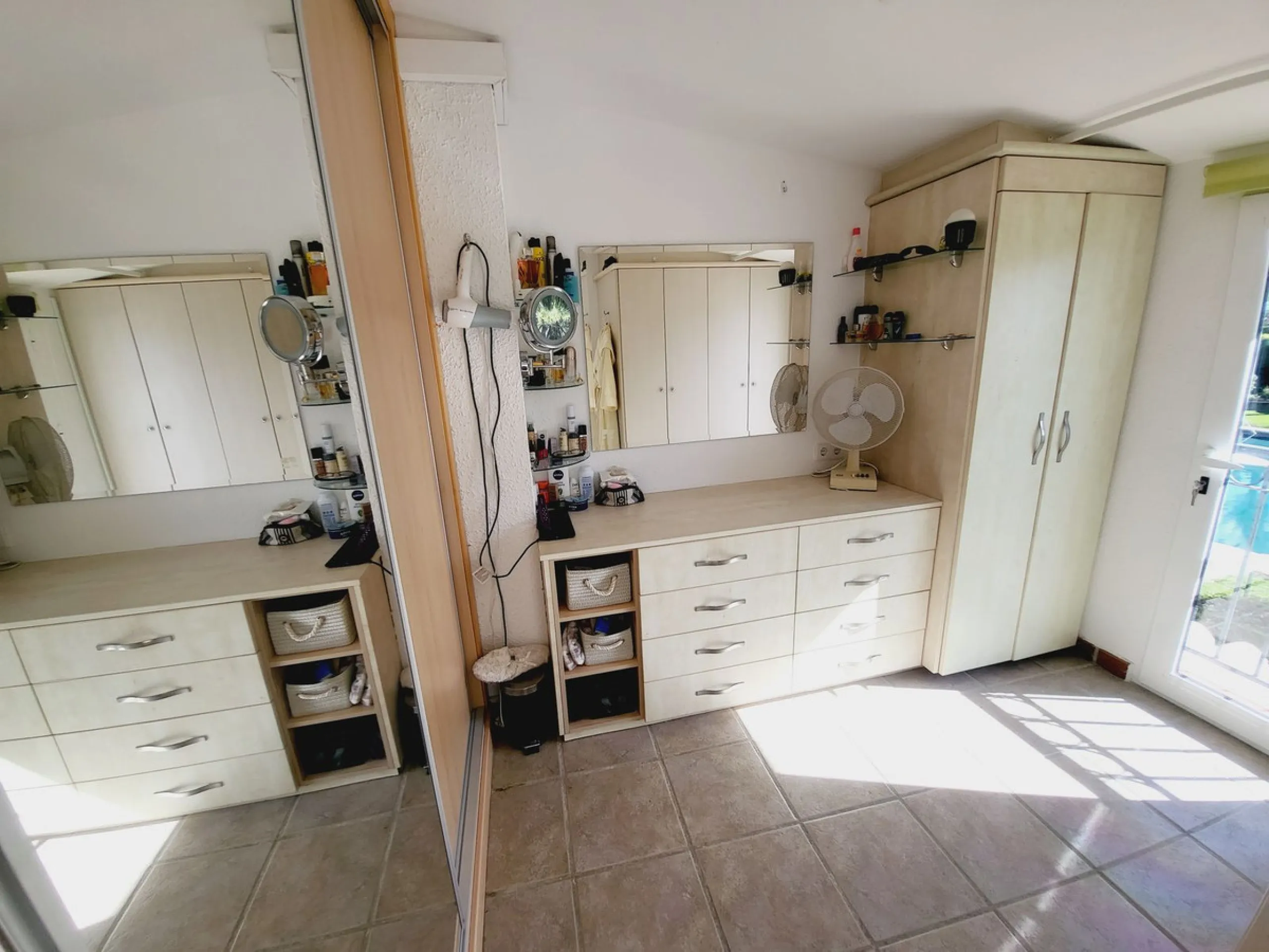 SPECTACULAR TOWNHOUSE SITUATED IN THE MUCH SOUGHT AFTER MIRAFLORES URBANISATION AND LOCATED JUST 2-3 MINUTES WALK TO THE BEACH AND WITH A WIDE RANGE OF AMENITIES RIGHT ON THE DOORSTEP.