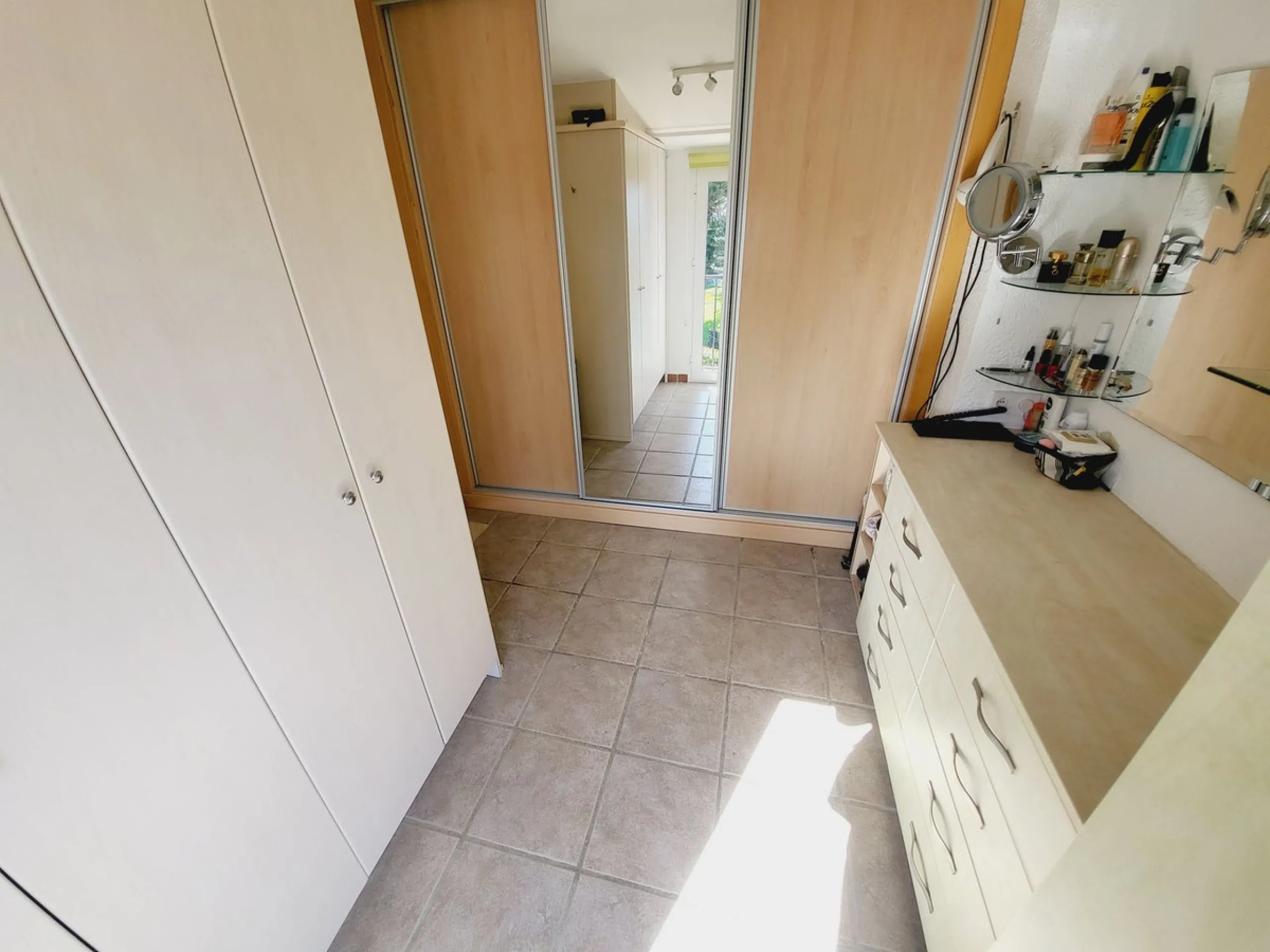 SPECTACULAR TOWNHOUSE SITUATED IN THE MUCH SOUGHT AFTER MIRAFLORES URBANISATION AND LOCATED JUST 2-3 MINUTES WALK TO THE BEACH AND WITH A WIDE RANGE OF AMENITIES RIGHT ON THE DOORSTEP.