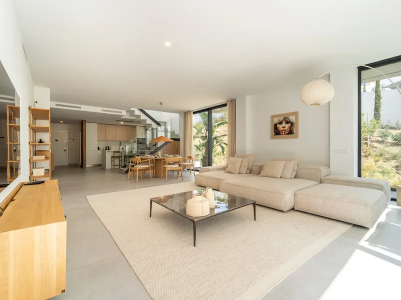 Apartment - Penthouse Duplex в продаже в Marbella, Málaga. В доме 3 спален и 3 ванных комнат. Площадь дома 331 м²