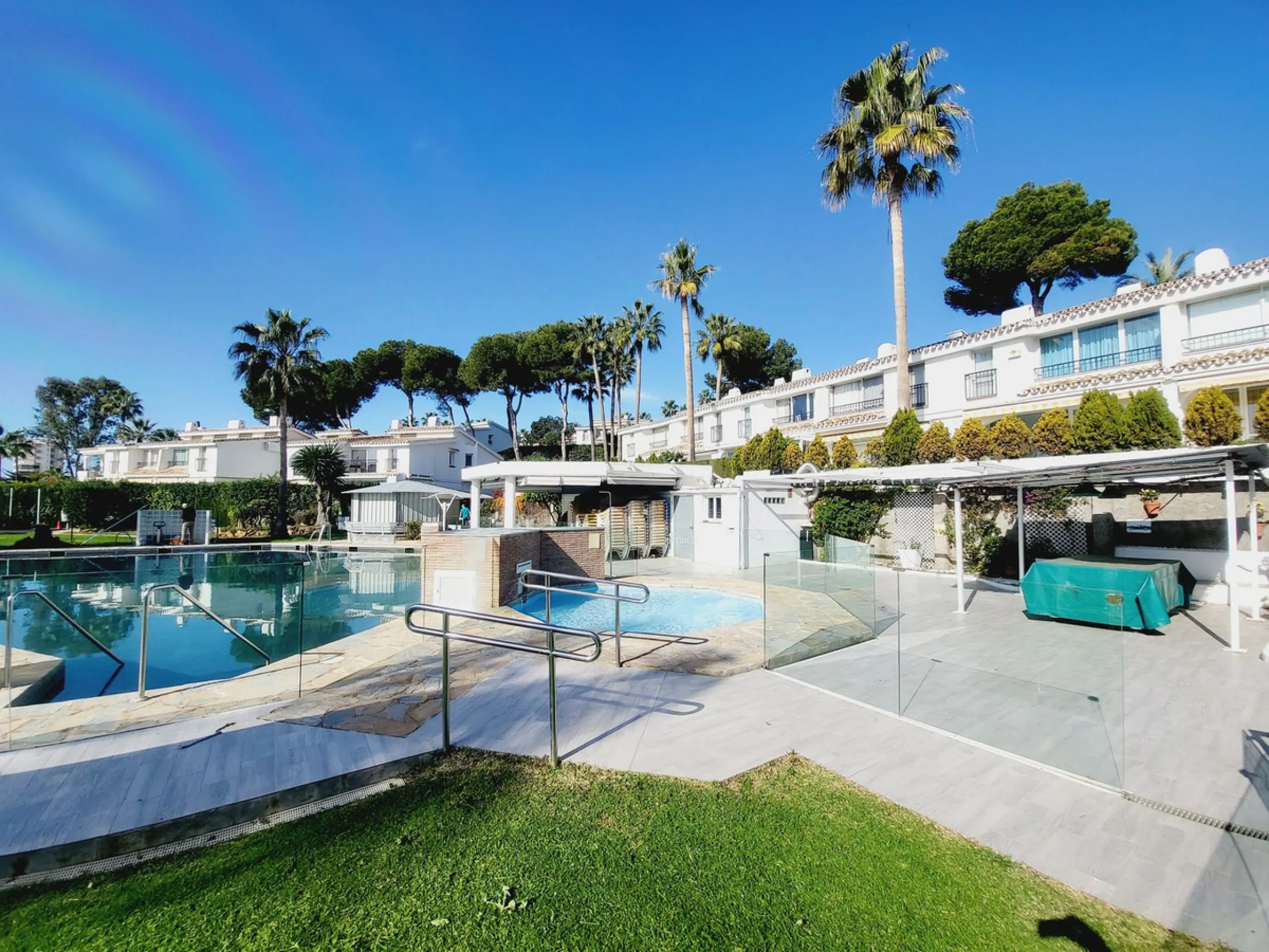 SPECTACULAR TOWNHOUSE SITUATED IN THE MUCH SOUGHT AFTER MIRAFLORES URBANISATION AND LOCATED JUST 2-3 MINUTES WALK TO THE BEACH AND WITH A WIDE RANGE OF AMENITIES RIGHT ON THE DOORSTEP.