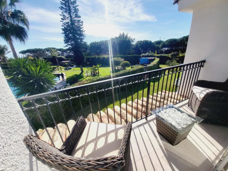 SPECTACULAR TOWNHOUSE SITUATED IN THE MUCH SOUGHT AFTER MIRAFLORES URBANISATION AND LOCATED JUST 2-3 MINUTES WALK TO THE BEACH AND WITH A WIDE RANGE OF AMENITIES RIGHT ON THE DOORSTEP.