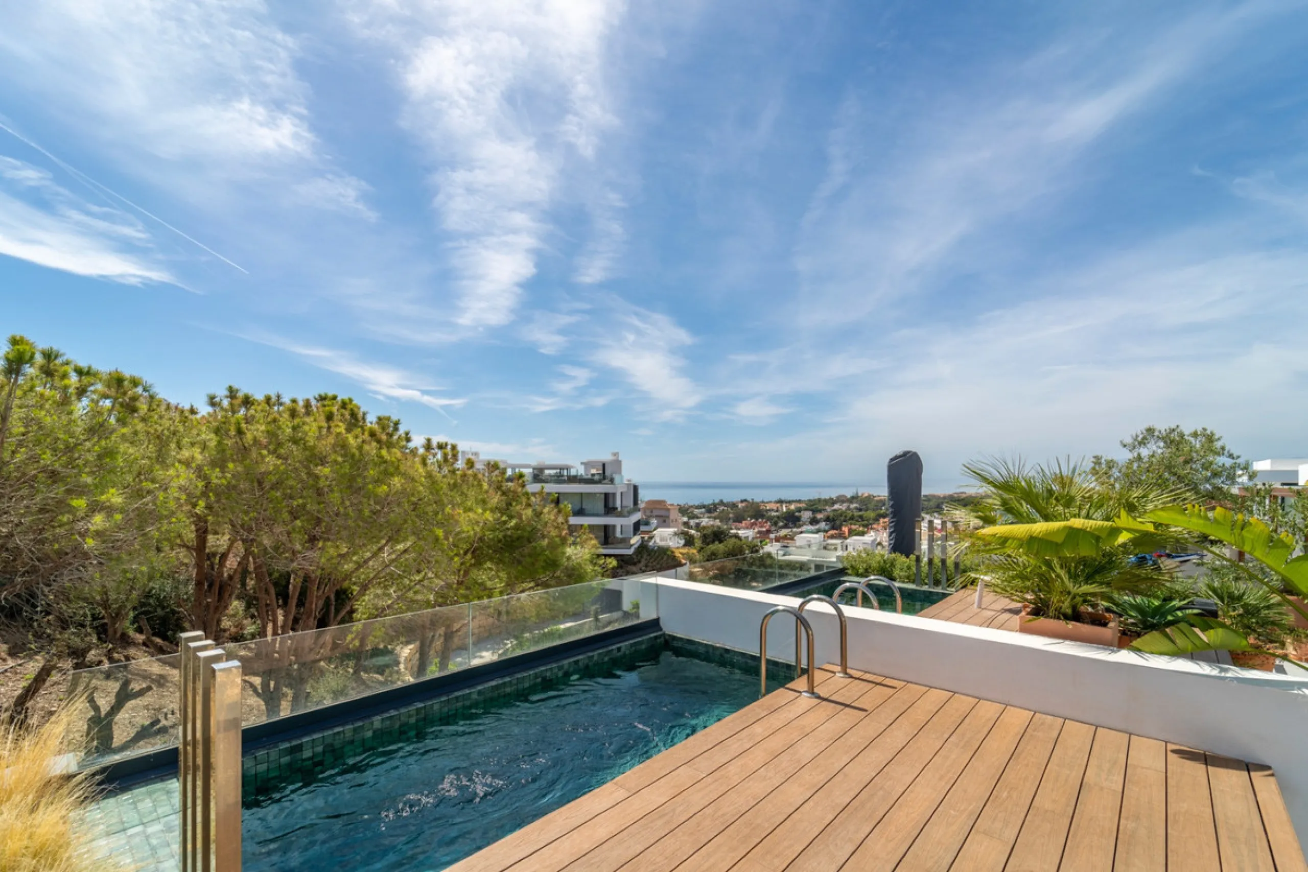 Apartment - Penthouse Duplex в продаже в Marbella, Málaga. В доме 3 спален и 3 ванных комнат. Площадь дома 331 м²
