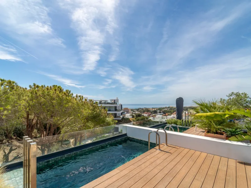 Apartment - Penthouse Duplex в продаже в Marbella, Málaga. В доме 3 спален и 3 ванных комнат. Площадь дома 331 м²
