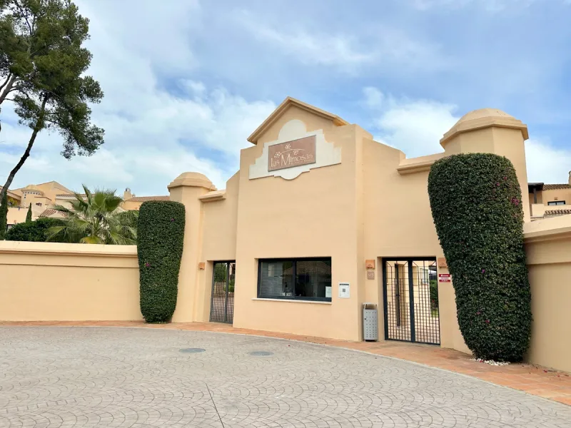 Nestled in the prestigious area of Las Mimosas, Marbella - Puerto Banus, this exquisite apartment offers a harmonious blend of comfort and convenience. Boasting a generous built area of 153m², including 143m² of interior space and a 30m² terrace, this pro