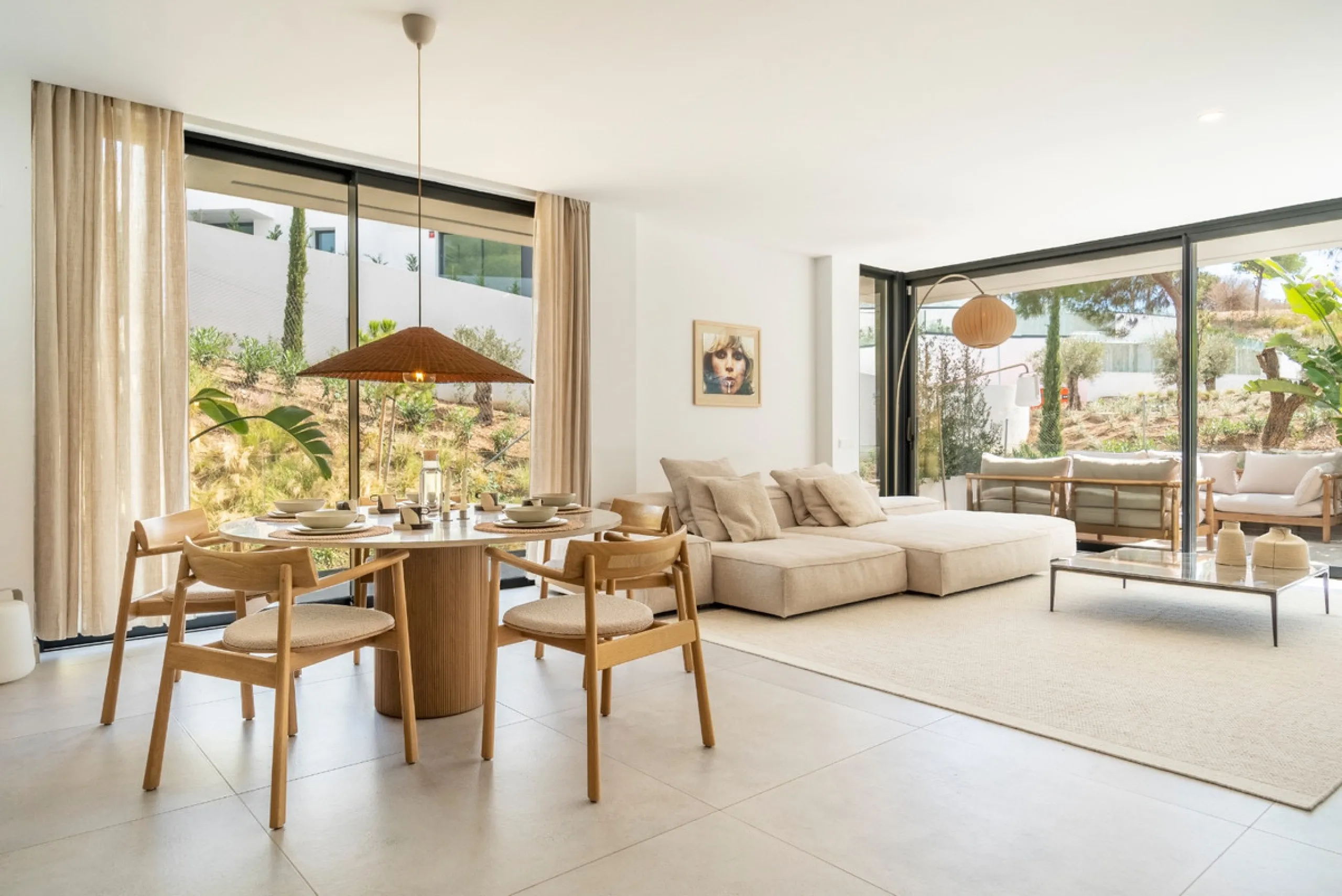 Apartment - Penthouse Duplex в продаже в Marbella, Málaga. В доме 3 спален и 3 ванных комнат. Площадь дома 331 м²