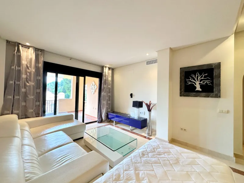 Nestled in the prestigious area of Las Mimosas, Marbella - Puerto Banus, this exquisite apartment offers a harmonious blend of comfort and convenience. Boasting a generous built area of 153m², including 143m² of interior space and a 30m² terrace, this pro