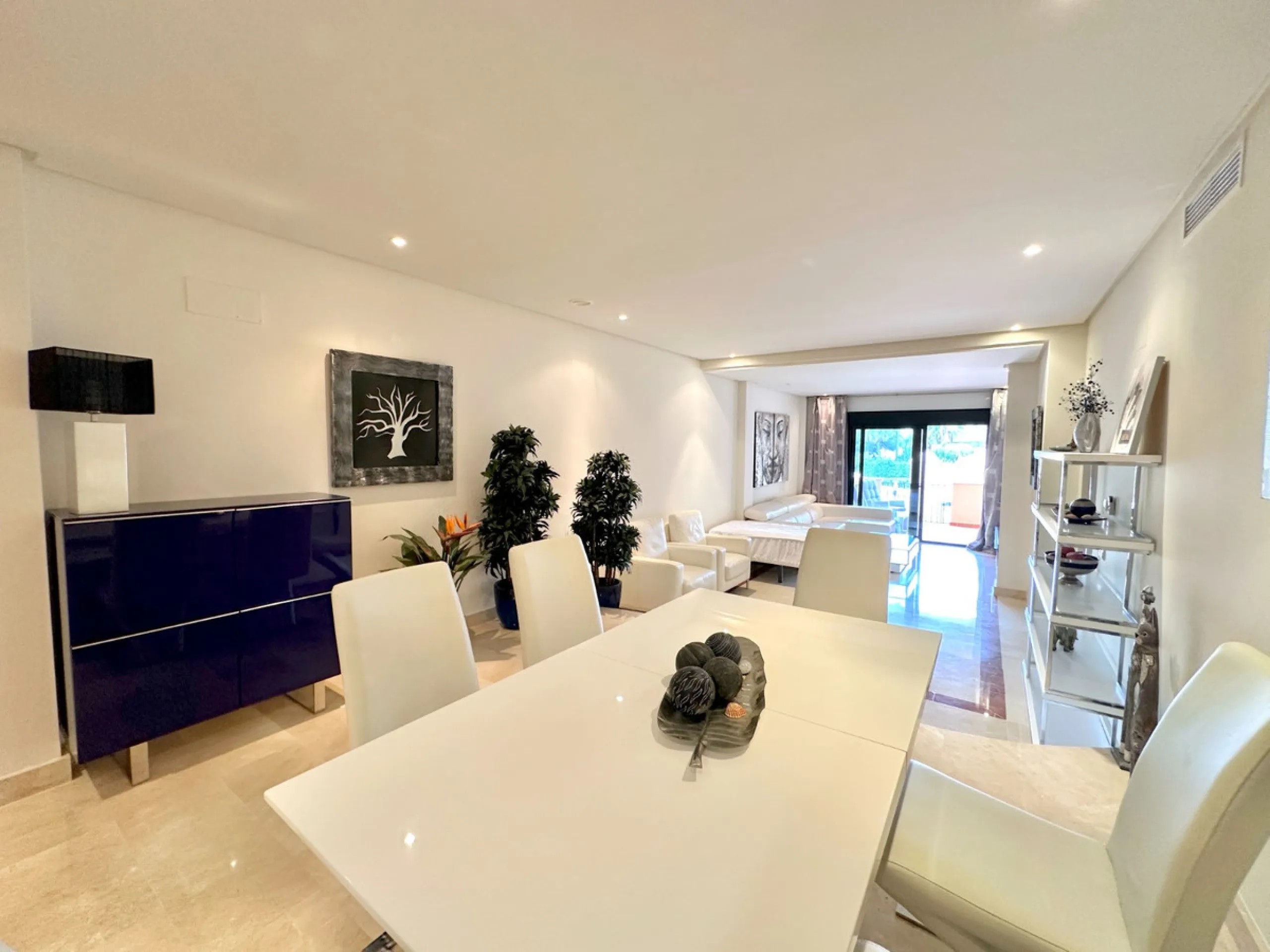 Nestled in the prestigious area of Las Mimosas, Marbella - Puerto Banus, this exquisite apartment offers a harmonious blend of comfort and convenience. Boasting a generous built area of 153m², including 143m² of interior space and a 30m² terrace, this pro