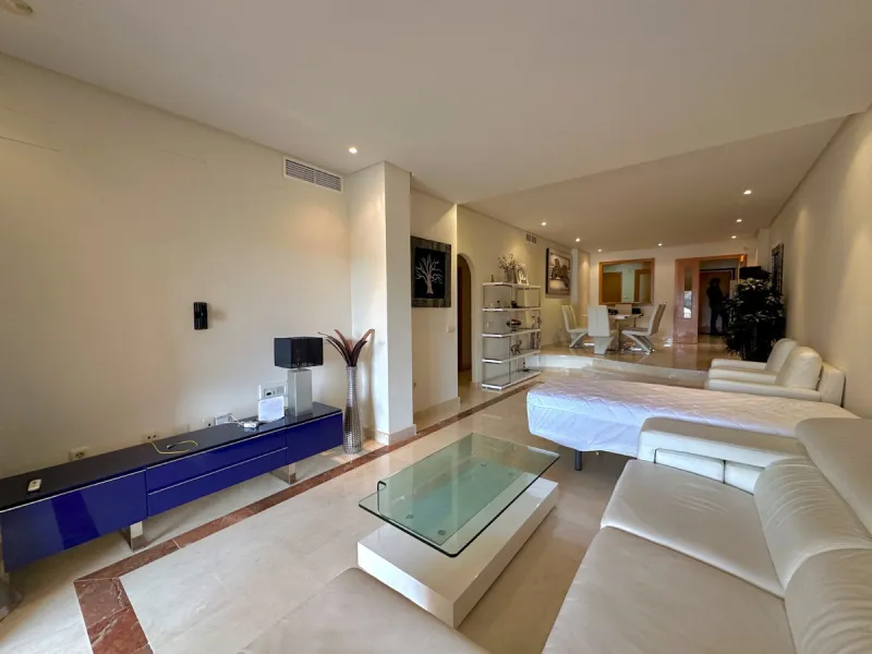 Nestled in the prestigious area of Las Mimosas, Marbella - Puerto Banus, this exquisite apartment offers a harmonious blend of comfort and convenience. Boasting a generous built area of 153m², including 143m² of interior space and a 30m² terrace, this pro