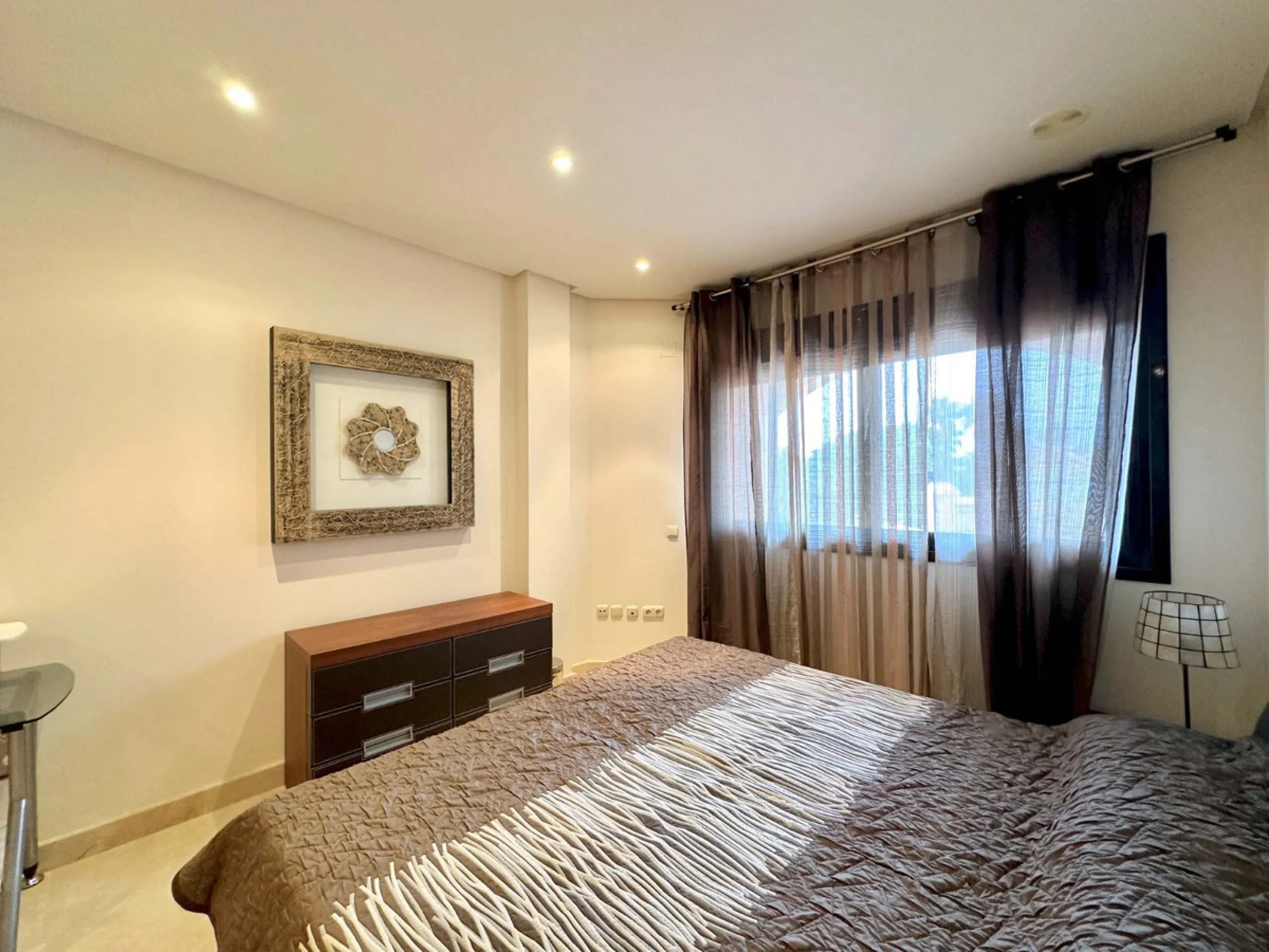 Nestled in the prestigious area of Las Mimosas, Marbella - Puerto Banus, this exquisite apartment offers a harmonious blend of comfort and convenience. Boasting a generous built area of 153m², including 143m² of interior space and a 30m² terrace, this pro