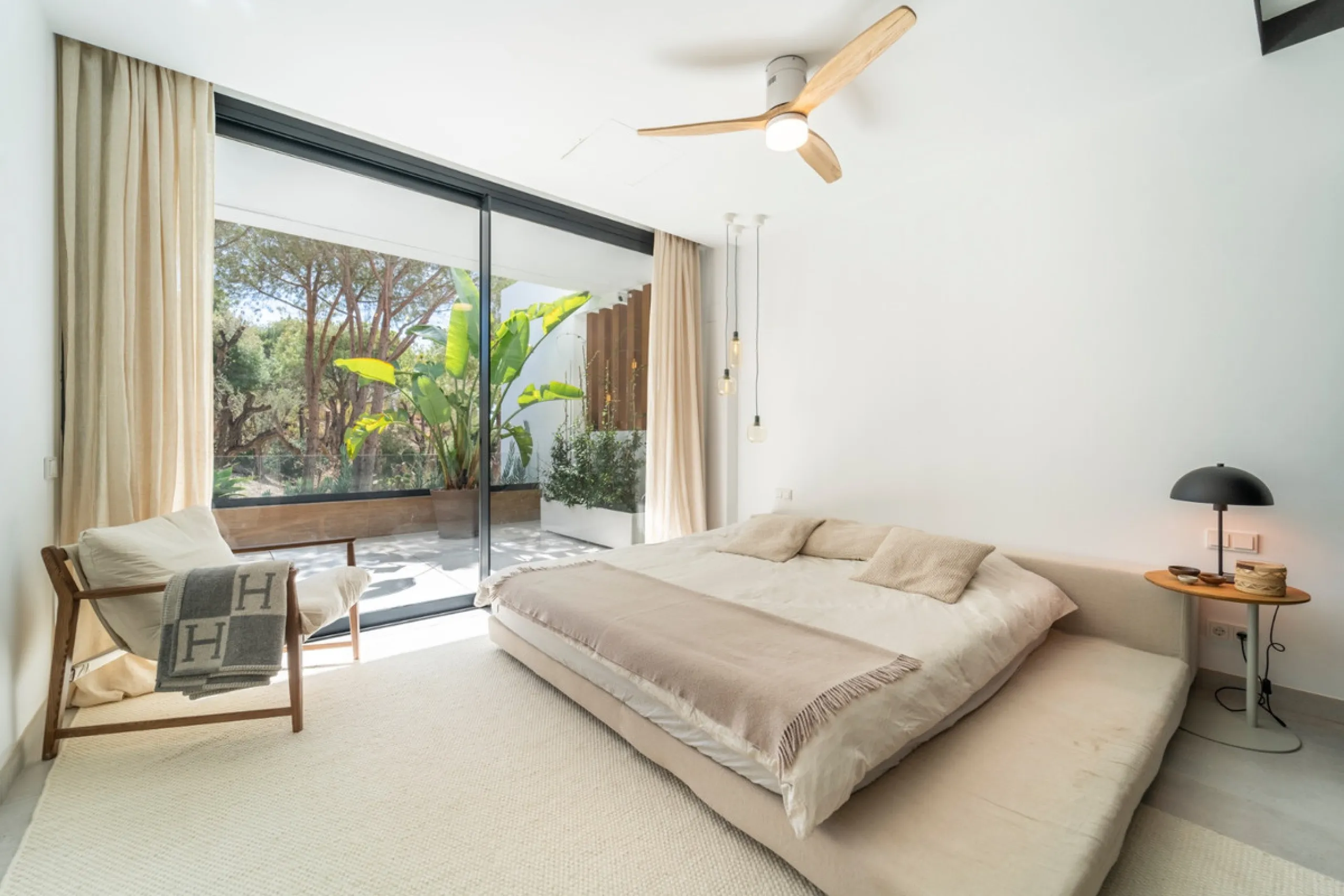 Apartment - Penthouse Duplex в продаже в Marbella, Málaga. В доме 3 спален и 3 ванных комнат. Площадь дома 331 м²