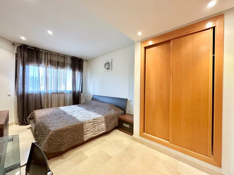 Nestled in the prestigious area of Las Mimosas, Marbella - Puerto Banus, this exquisite apartment offers a harmonious blend of comfort and convenience. Boasting a generous built area of 153m², including 143m² of interior space and a 30m² terrace, this pro