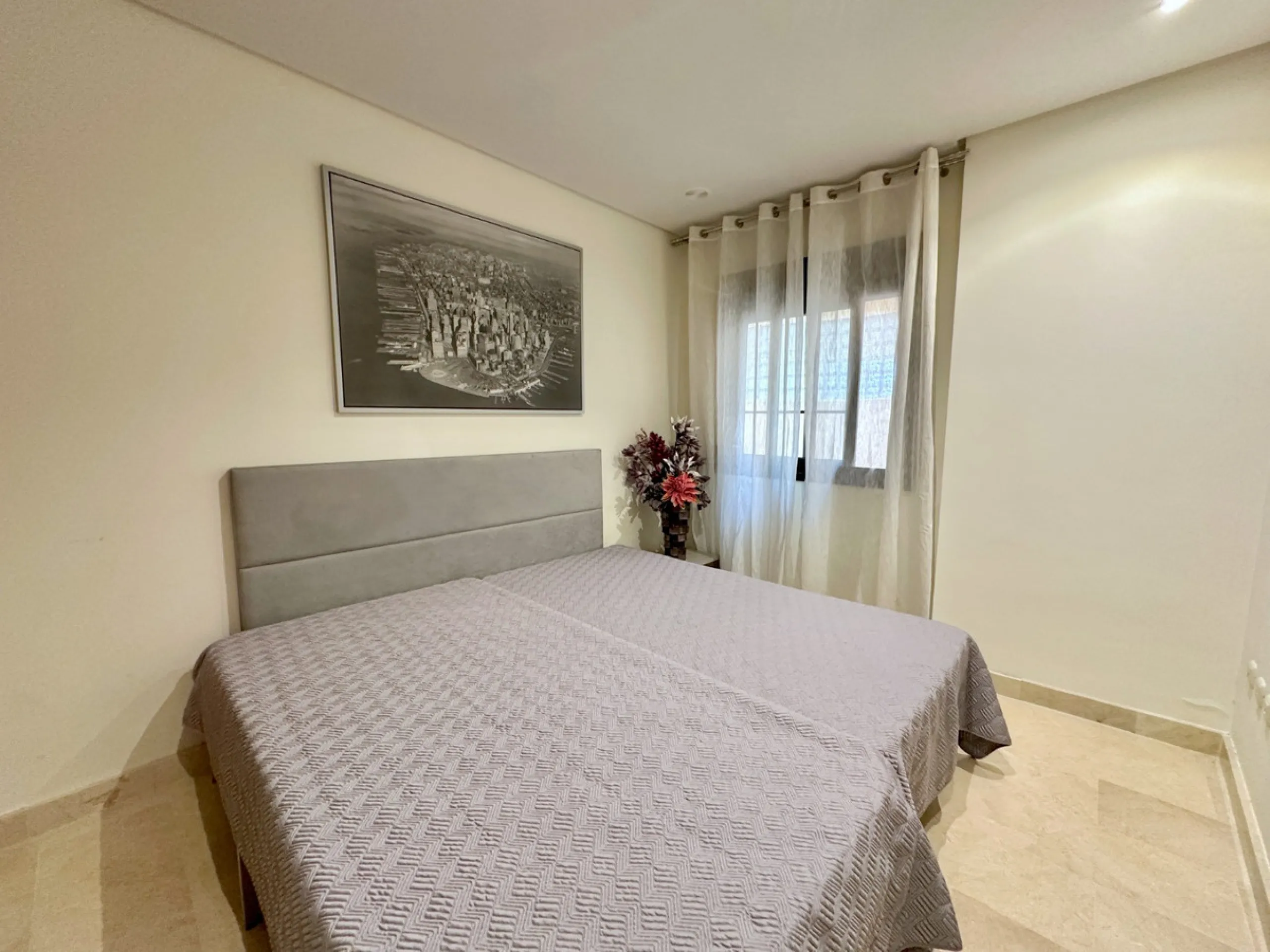 Nestled in the prestigious area of Las Mimosas, Marbella - Puerto Banus, this exquisite apartment offers a harmonious blend of comfort and convenience. Boasting a generous built area of 153m², including 143m² of interior space and a 30m² terrace, this pro