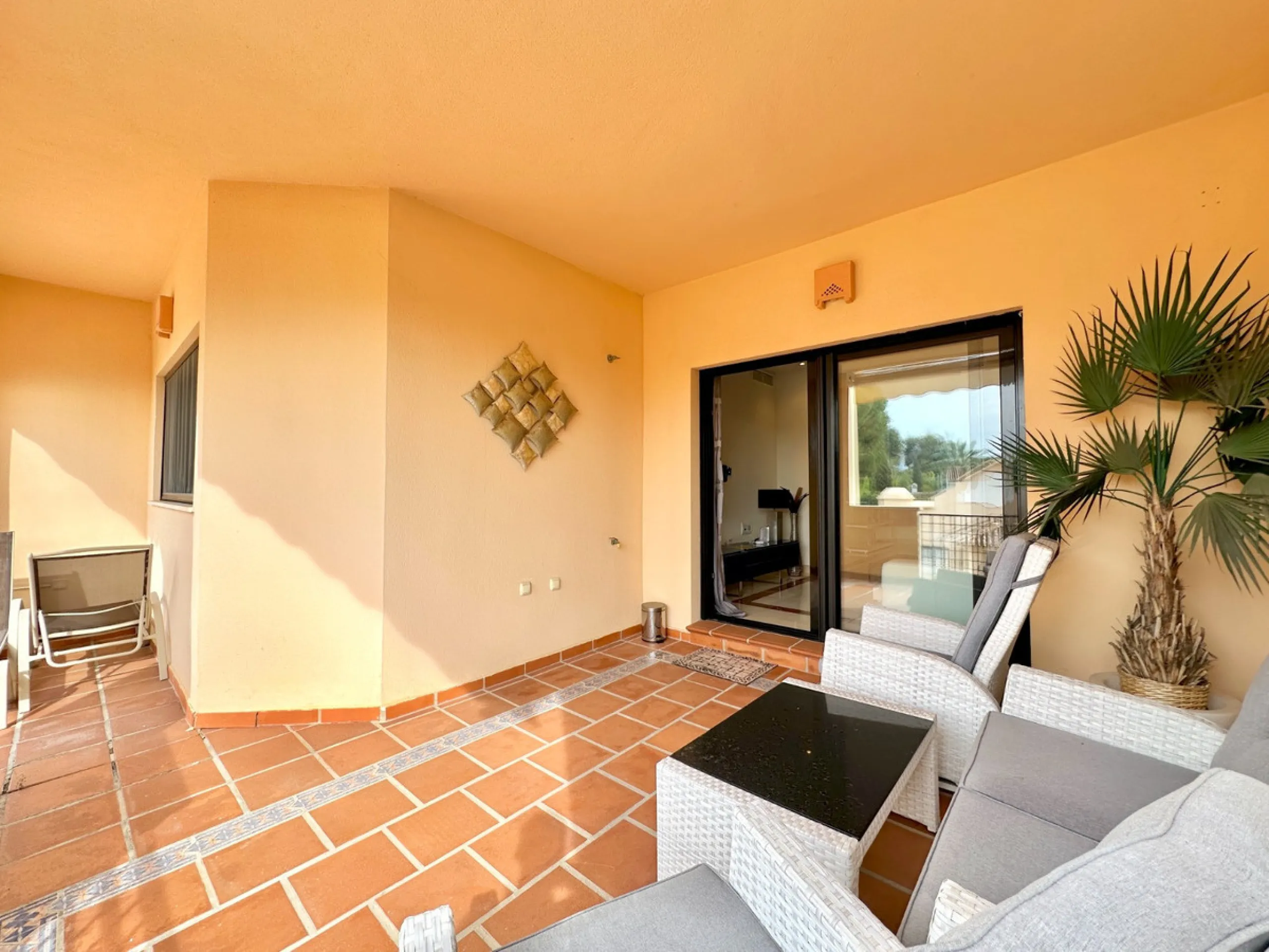 Nestled in the prestigious area of Las Mimosas, Marbella - Puerto Banus, this exquisite apartment offers a harmonious blend of comfort and convenience. Boasting a generous built area of 153m², including 143m² of interior space and a 30m² terrace, this pro