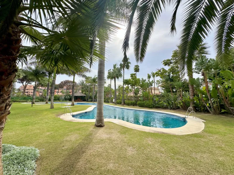 Nestled in the prestigious area of Las Mimosas, Marbella - Puerto Banus, this exquisite apartment offers a harmonious blend of comfort and convenience. Boasting a generous built area of 153m², including 143m² of interior space and a 30m² terrace, this pro