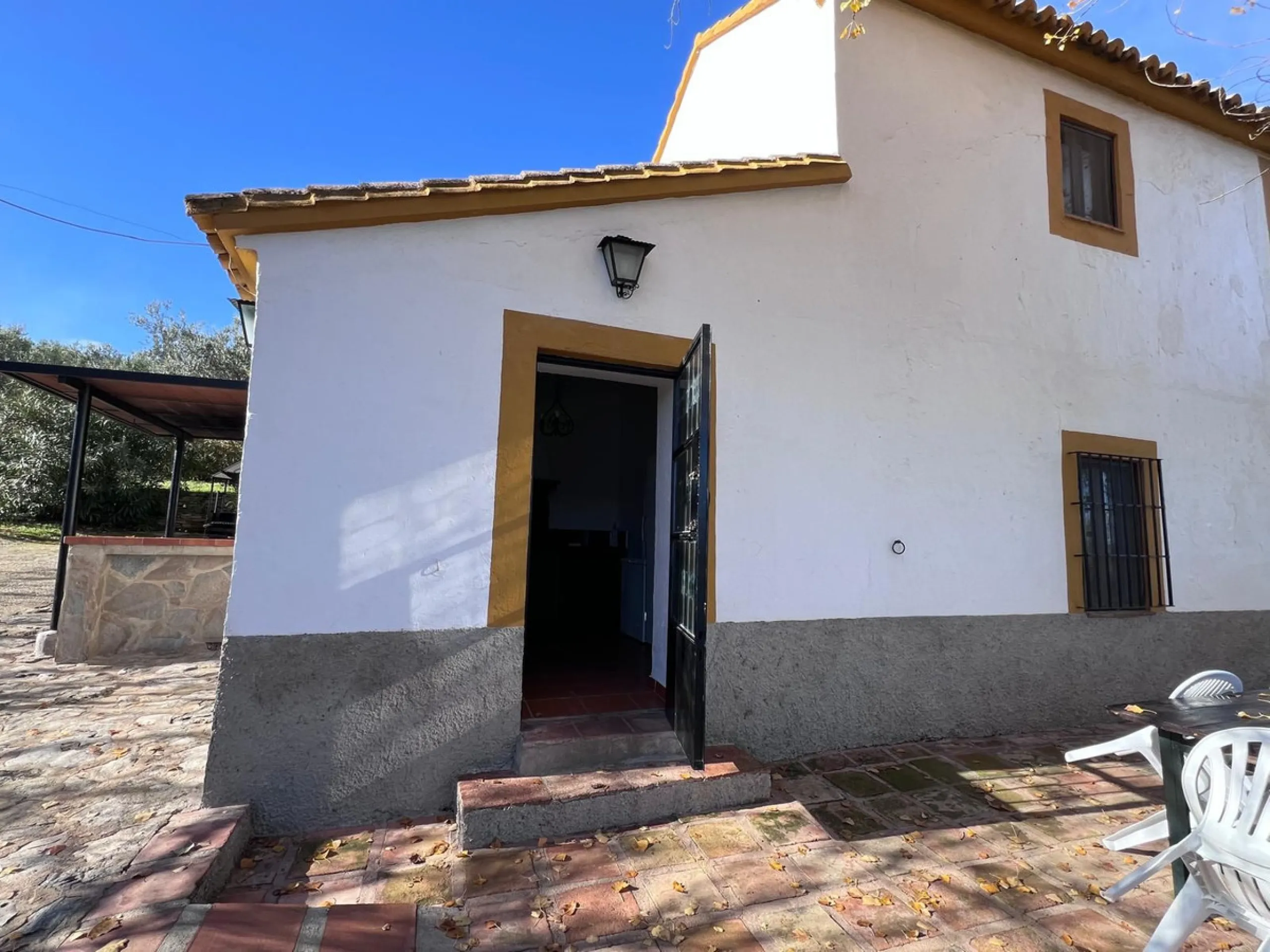 House - Finca - Cortijo в продаже в Ronda, Málaga. В доме 6 спален и 2 ванных комнат. Площадь дома 200 м². Площадь участка 100000 м²