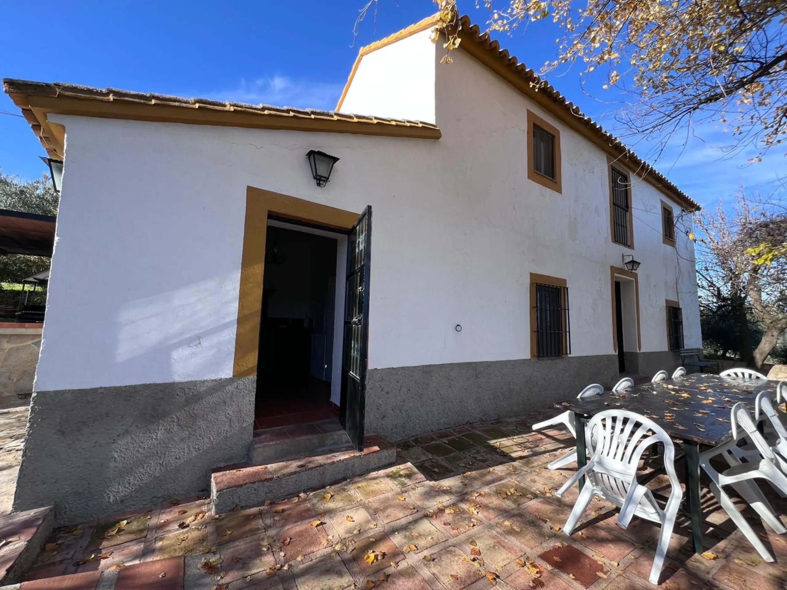 House - Finca - Cortijo в продаже в Ronda, Málaga. В доме 6 спален и 2 ванных комнат. Площадь дома 200 м². Площадь участка 100000 м²