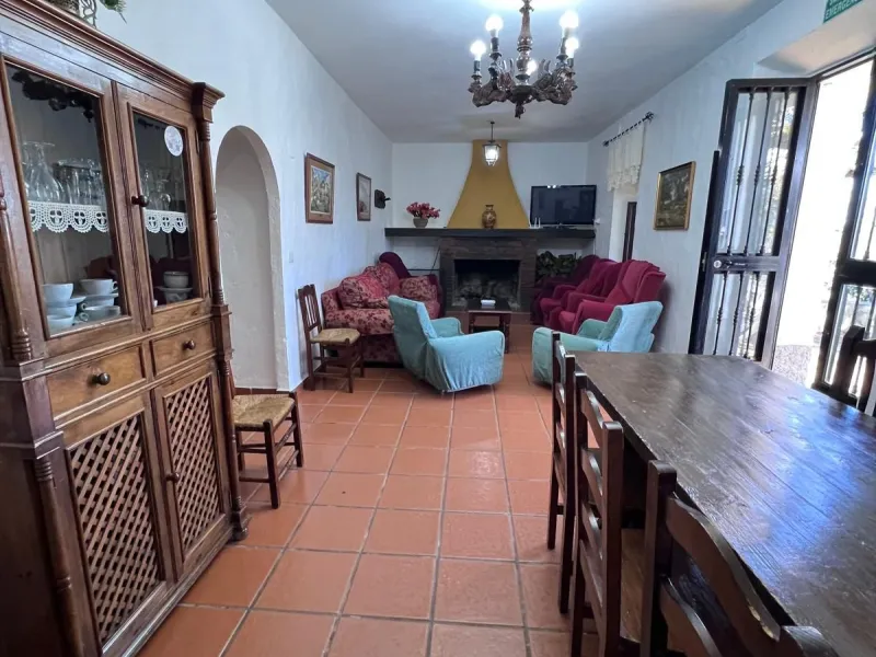 House - Finca - Cortijo в продаже в Ronda, Málaga. В доме 6 спален и 2 ванных комнат. Площадь дома 200 м². Площадь участка 100000 м²