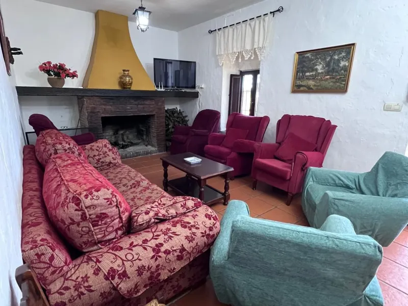 House - Finca - Cortijo в продаже в Ronda, Málaga. В доме 6 спален и 2 ванных комнат. Площадь дома 200 м². Площадь участка 100000 м²
