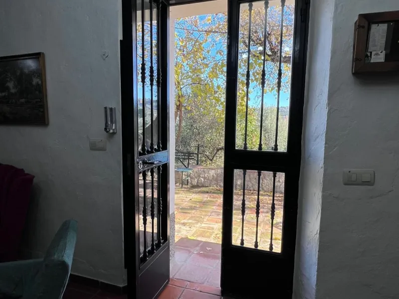 House - Finca - Cortijo в продаже в Ronda, Málaga. В доме 6 спален и 2 ванных комнат. Площадь дома 200 м². Площадь участка 100000 м²