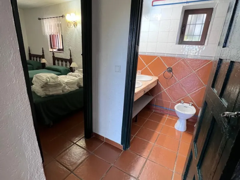 House - Finca - Cortijo в продаже в Ronda, Málaga. В доме 6 спален и 2 ванных комнат. Площадь дома 200 м². Площадь участка 100000 м²