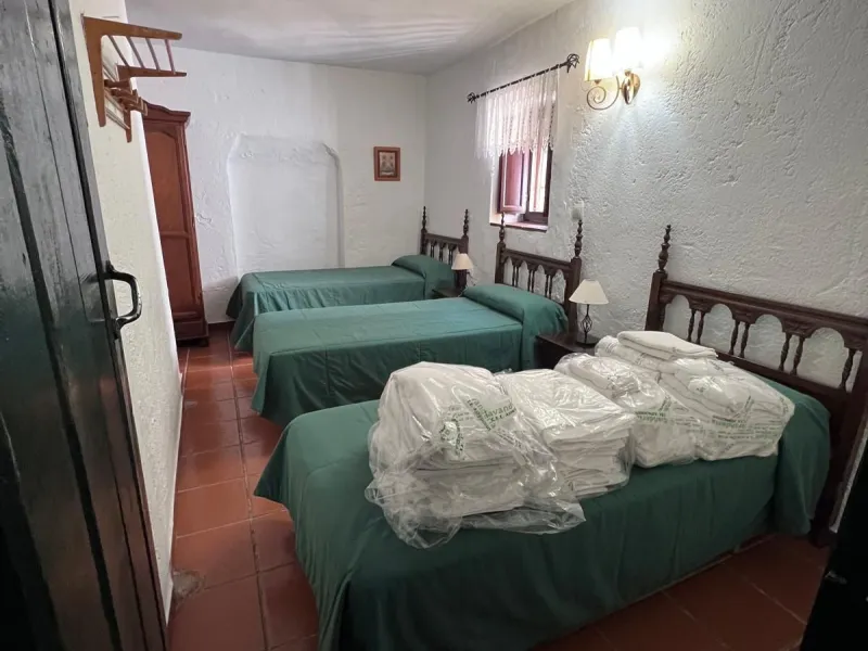 House - Finca - Cortijo в продаже в Ronda, Málaga. В доме 6 спален и 2 ванных комнат. Площадь дома 200 м². Площадь участка 100000 м²