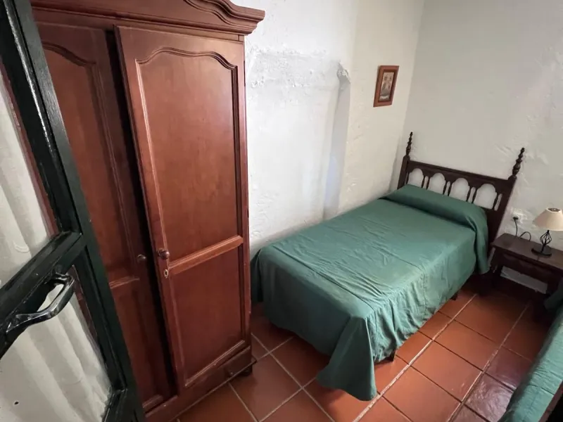 House - Finca - Cortijo в продаже в Ronda, Málaga. В доме 6 спален и 2 ванных комнат. Площадь дома 200 м². Площадь участка 100000 м²