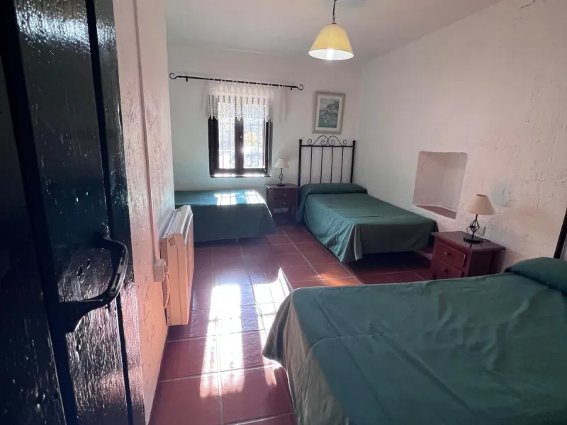 House - Finca - Cortijo в продаже в Ronda, Málaga. В доме 6 спален и 2 ванных комнат. Площадь дома 200 м². Площадь участка 100000 м²