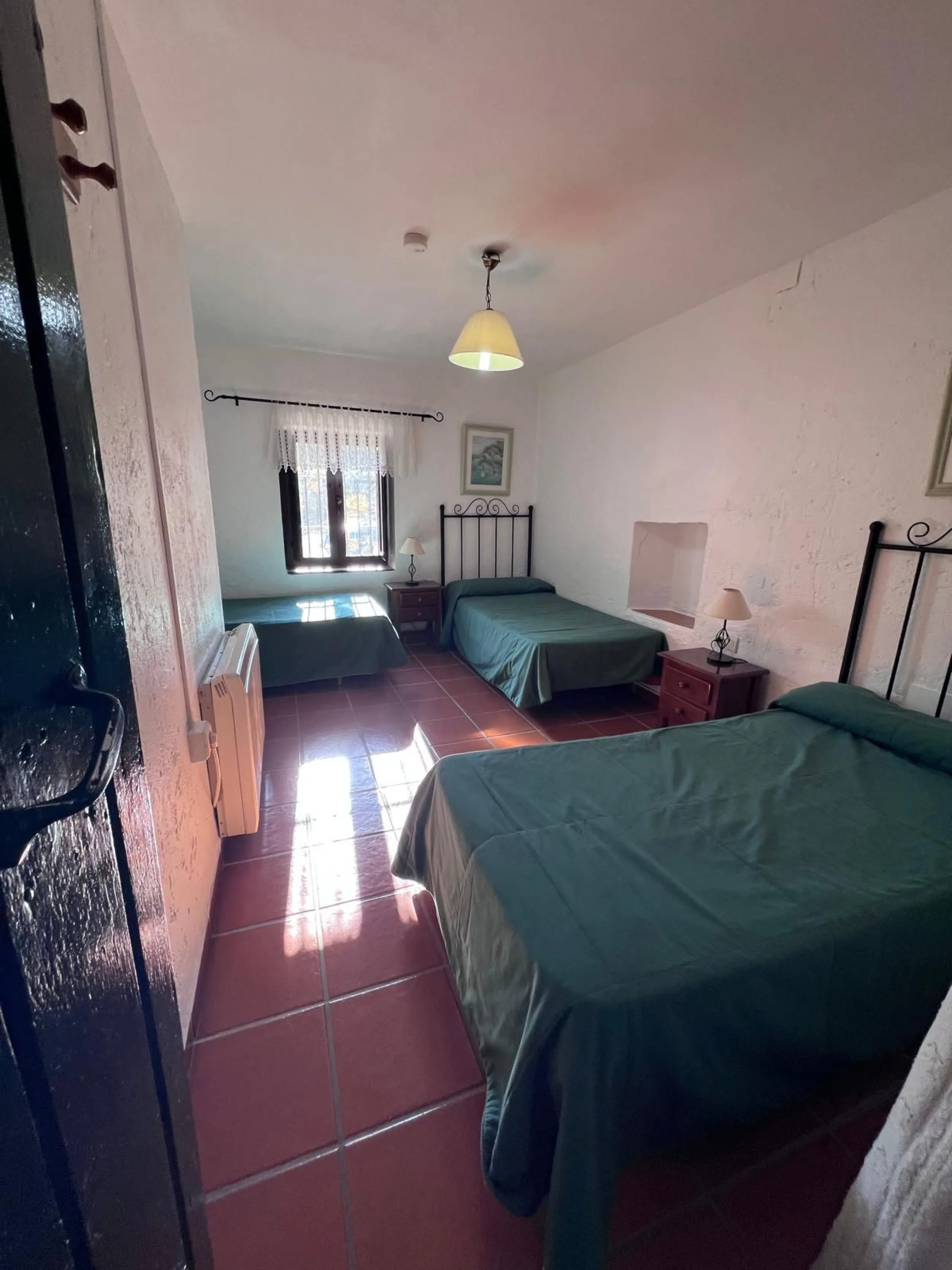 House - Finca - Cortijo в продаже в Ronda, Málaga. В доме 6 спален и 2 ванных комнат. Площадь дома 200 м². Площадь участка 100000 м²