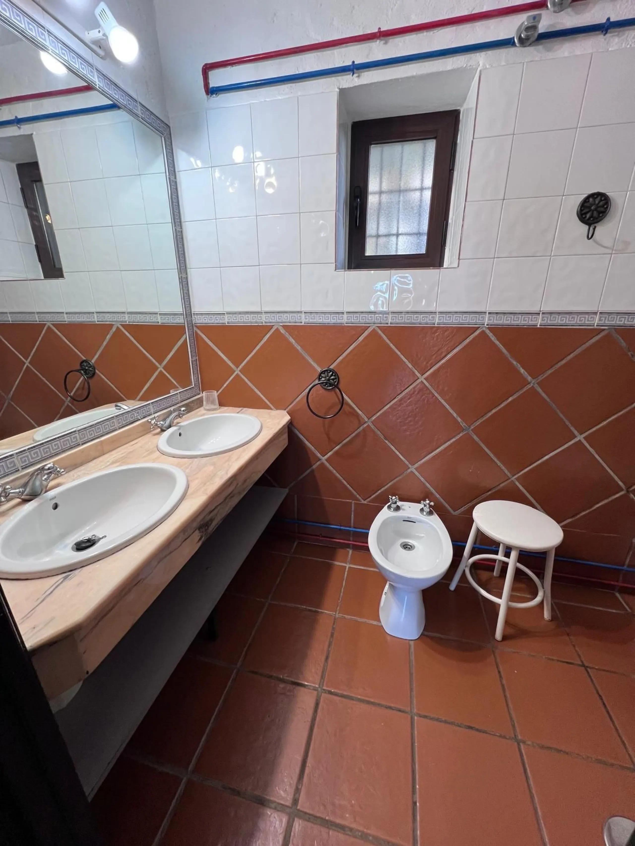 House - Finca - Cortijo в продаже в Ronda, Málaga. В доме 6 спален и 2 ванных комнат. Площадь дома 200 м². Площадь участка 100000 м²