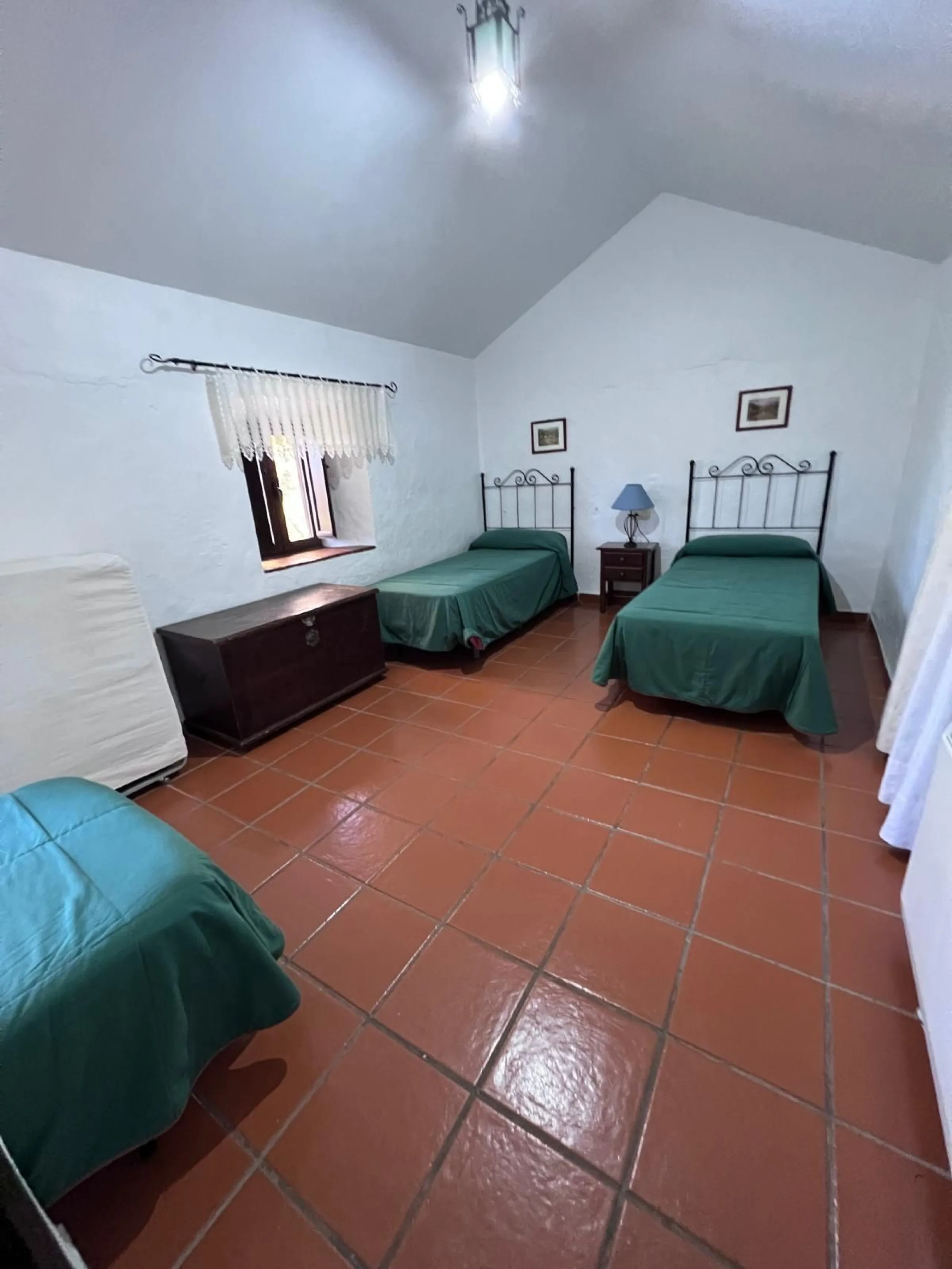 House - Finca - Cortijo в продаже в Ronda, Málaga. В доме 6 спален и 2 ванных комнат. Площадь дома 200 м². Площадь участка 100000 м²
