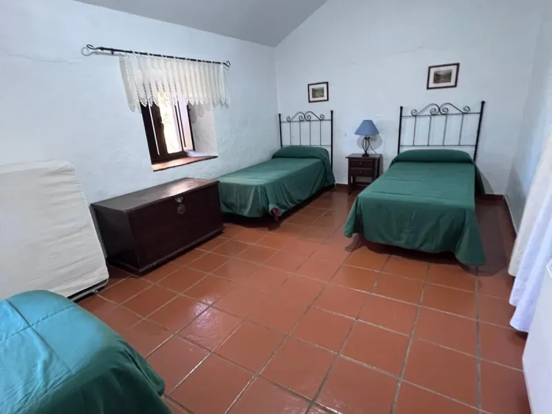 House - Finca - Cortijo в продаже в Ronda, Málaga. В доме 6 спален и 2 ванных комнат. Площадь дома 200 м². Площадь участка 100000 м²