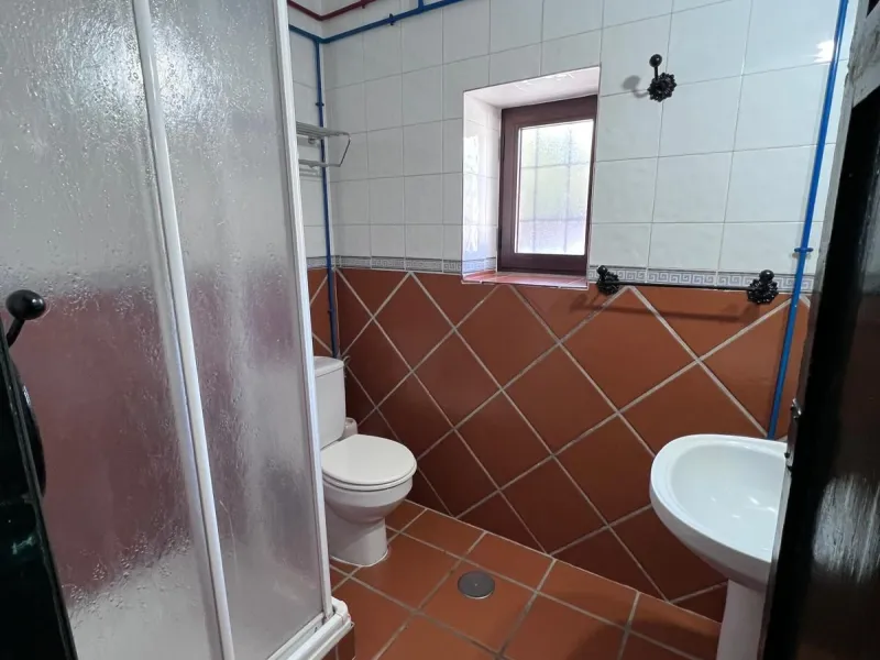 House - Finca - Cortijo в продаже в Ronda, Málaga. В доме 6 спален и 2 ванных комнат. Площадь дома 200 м². Площадь участка 100000 м²
