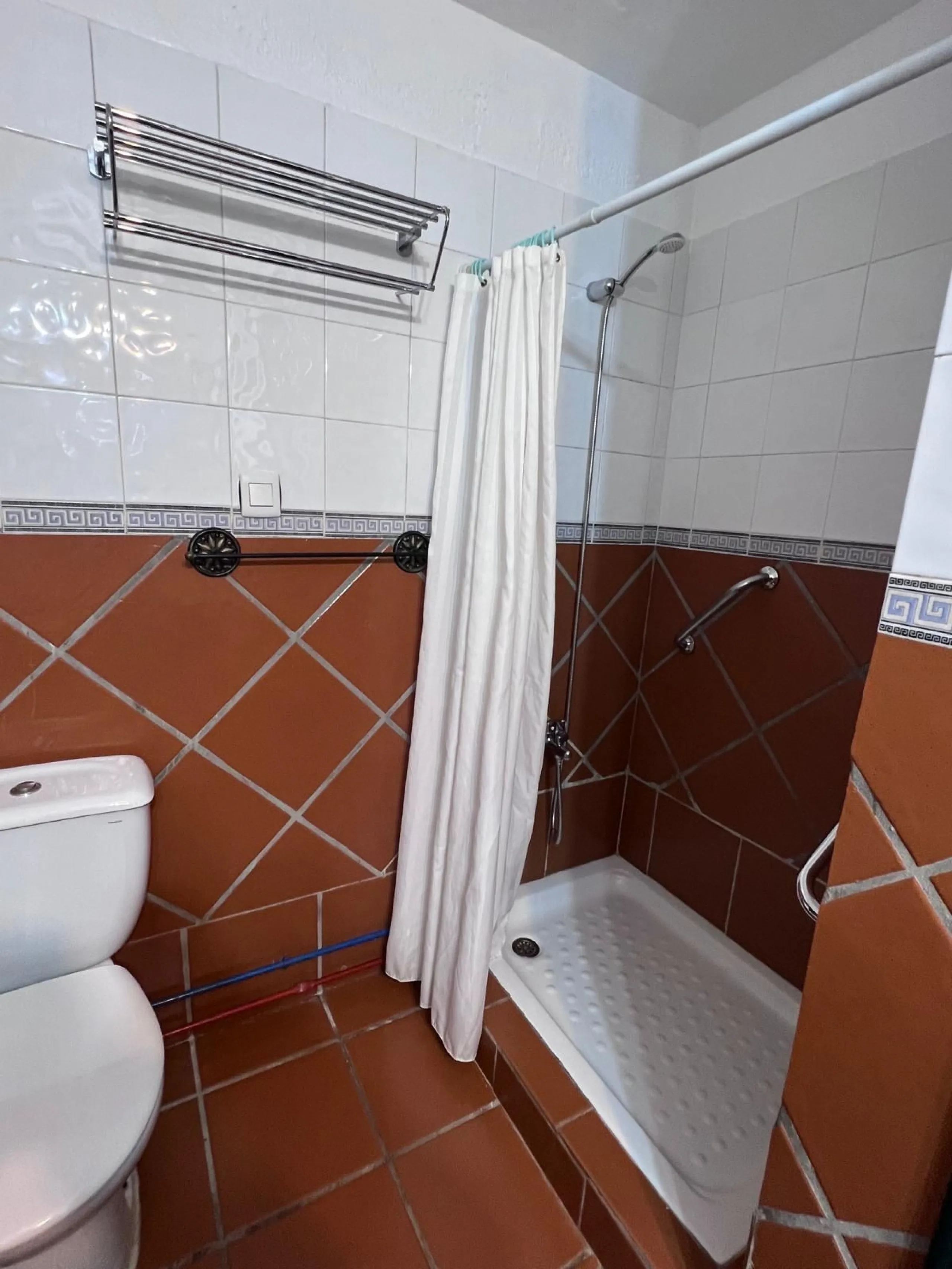 House - Finca - Cortijo в продаже в Ronda, Málaga. В доме 6 спален и 2 ванных комнат. Площадь дома 200 м². Площадь участка 100000 м²