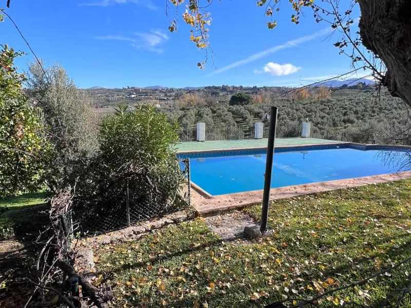 House - Finca - Cortijo в продаже в Ronda, Málaga. В доме 6 спален и 2 ванных комнат. Площадь дома 200 м². Площадь участка 100000 м²