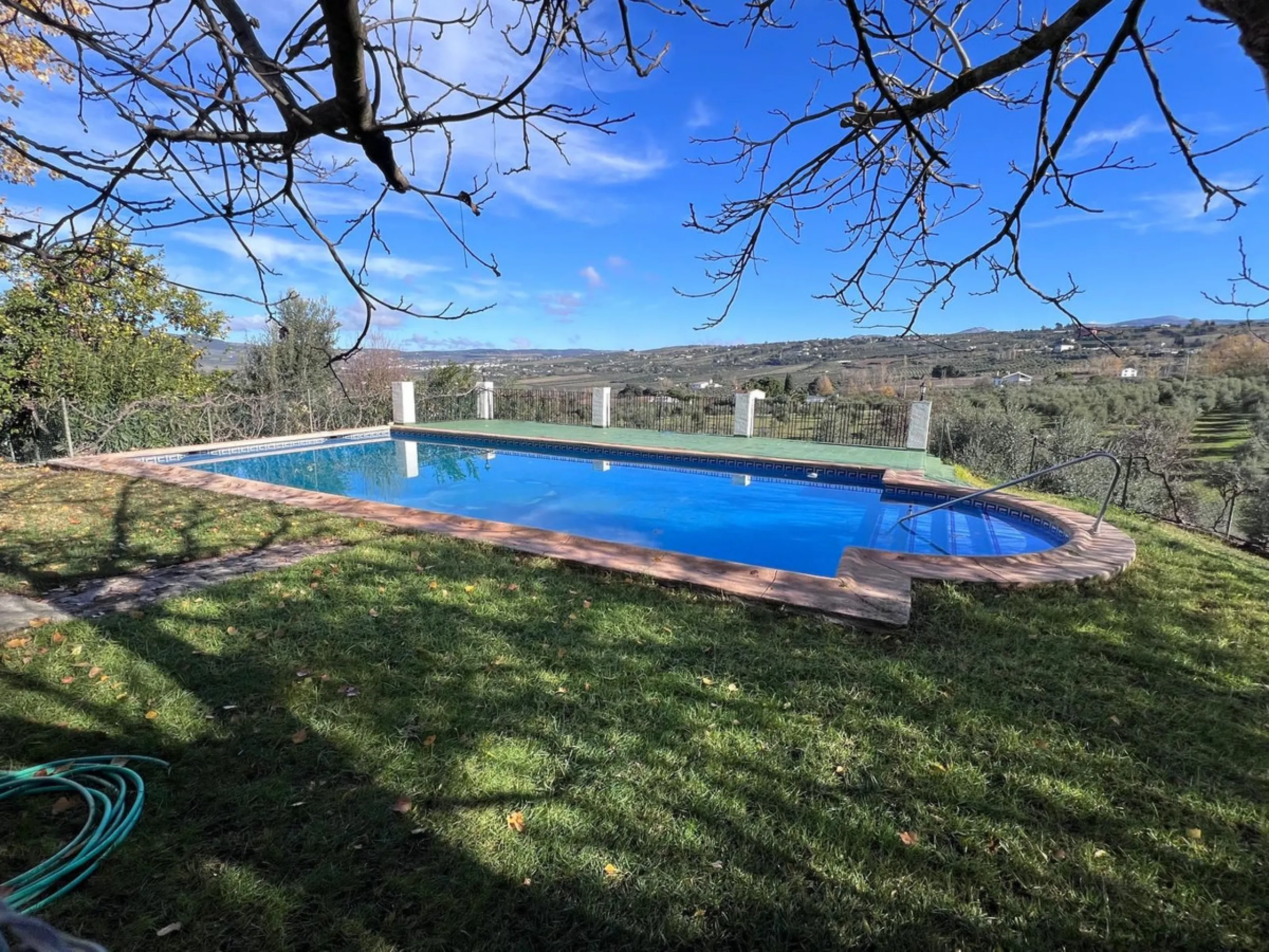 House - Finca - Cortijo в продаже в Ronda, Málaga. В доме 6 спален и 2 ванных комнат. Площадь дома 200 м². Площадь участка 100000 м²