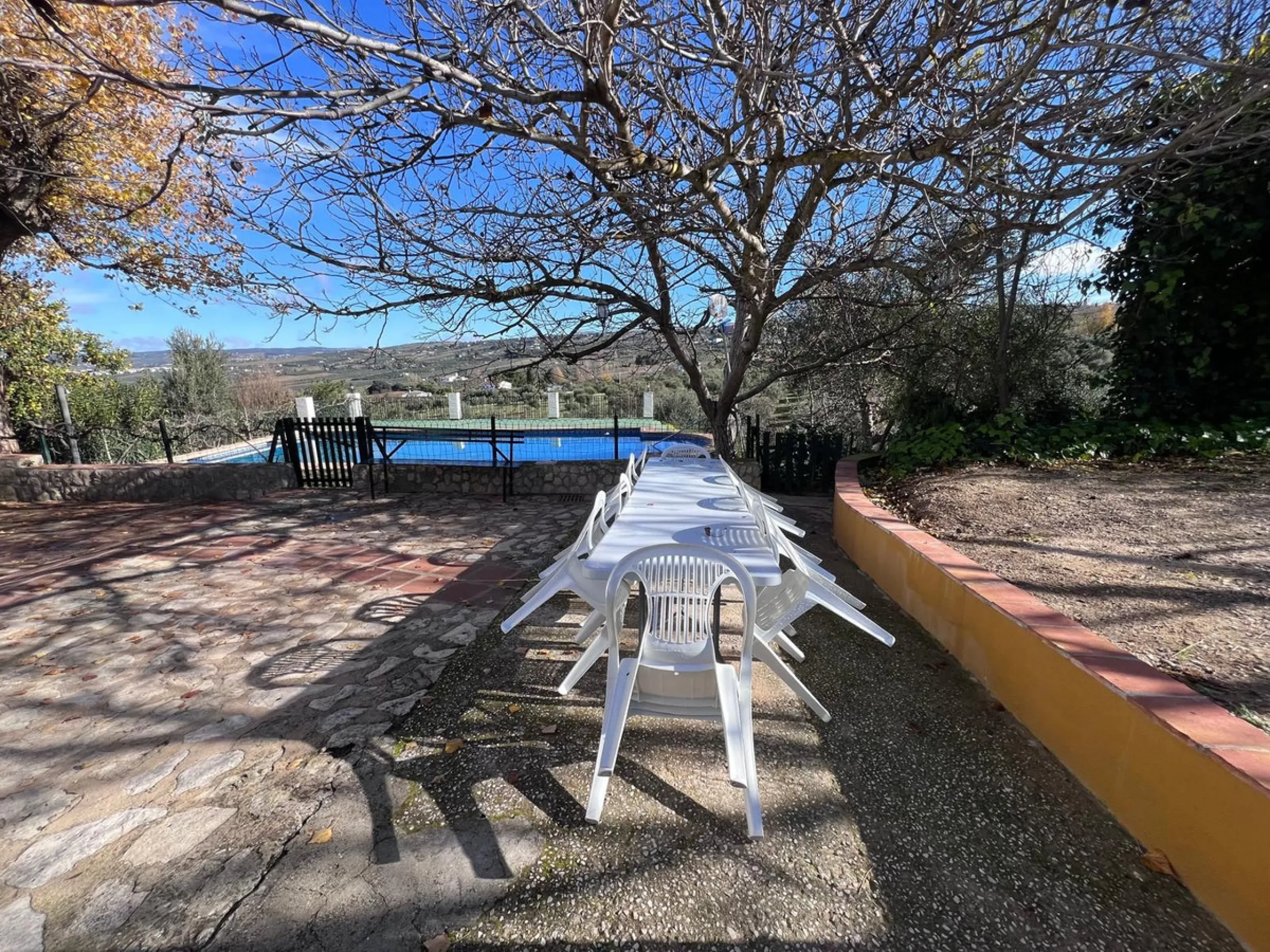 House - Finca - Cortijo в продаже в Ronda, Málaga. В доме 6 спален и 2 ванных комнат. Площадь дома 200 м². Площадь участка 100000 м²