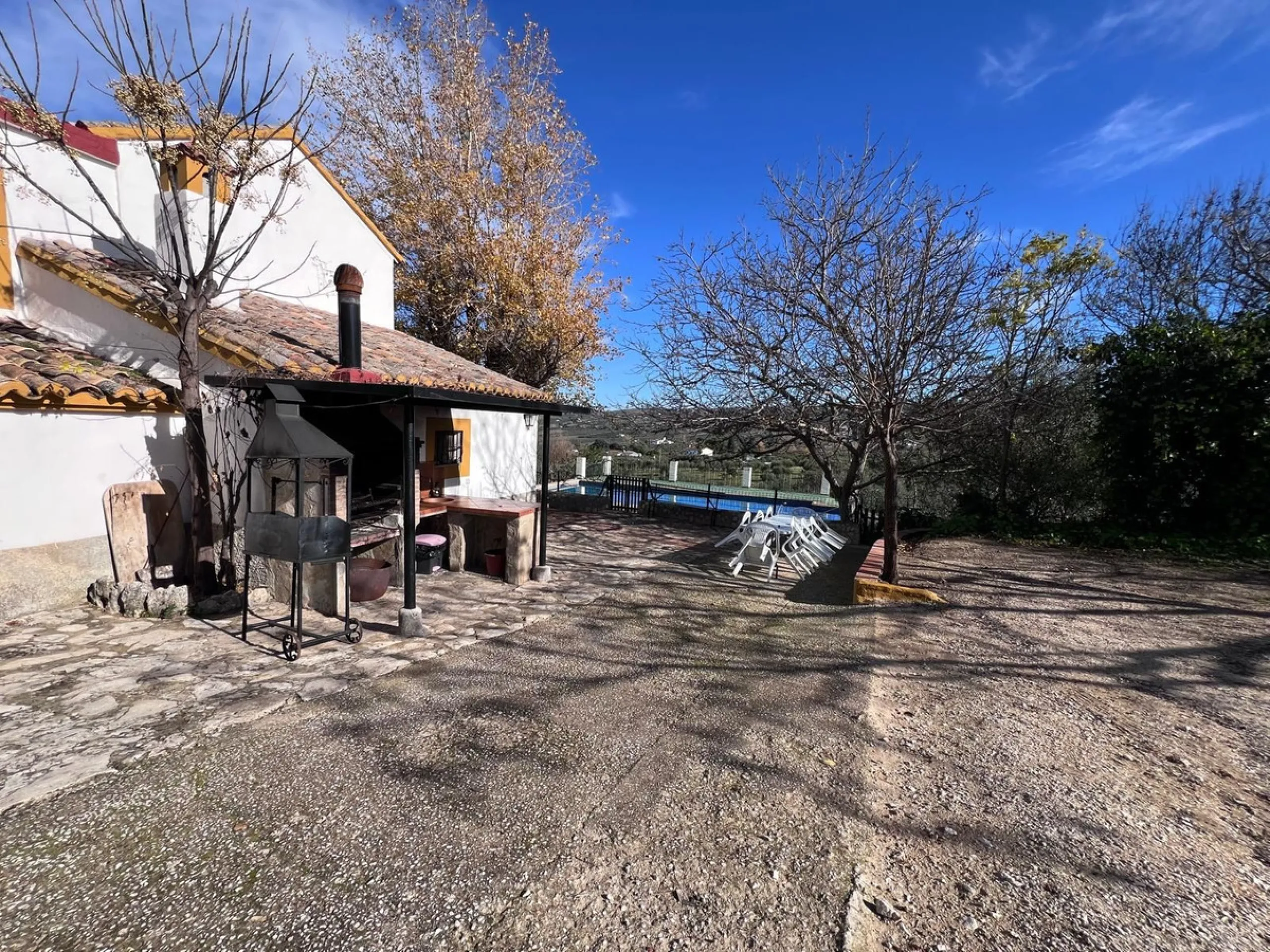 House - Finca - Cortijo в продаже в Ronda, Málaga. В доме 6 спален и 2 ванных комнат. Площадь дома 200 м². Площадь участка 100000 м²