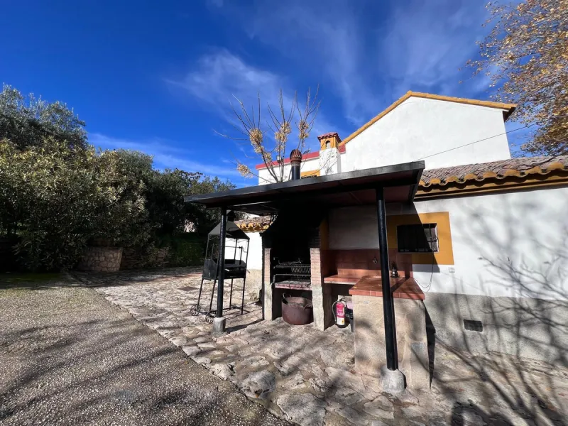 House - Finca - Cortijo в продаже в Ronda, Málaga. В доме 6 спален и 2 ванных комнат. Площадь дома 200 м². Площадь участка 100000 м²